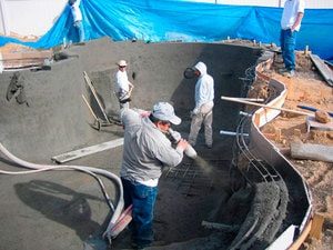 Построить бассейн из бетона